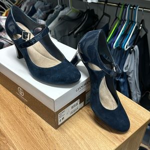 Giani Bernini Memory foam pumps. Suede.  Velmah Navy Mary Jane style pumps.